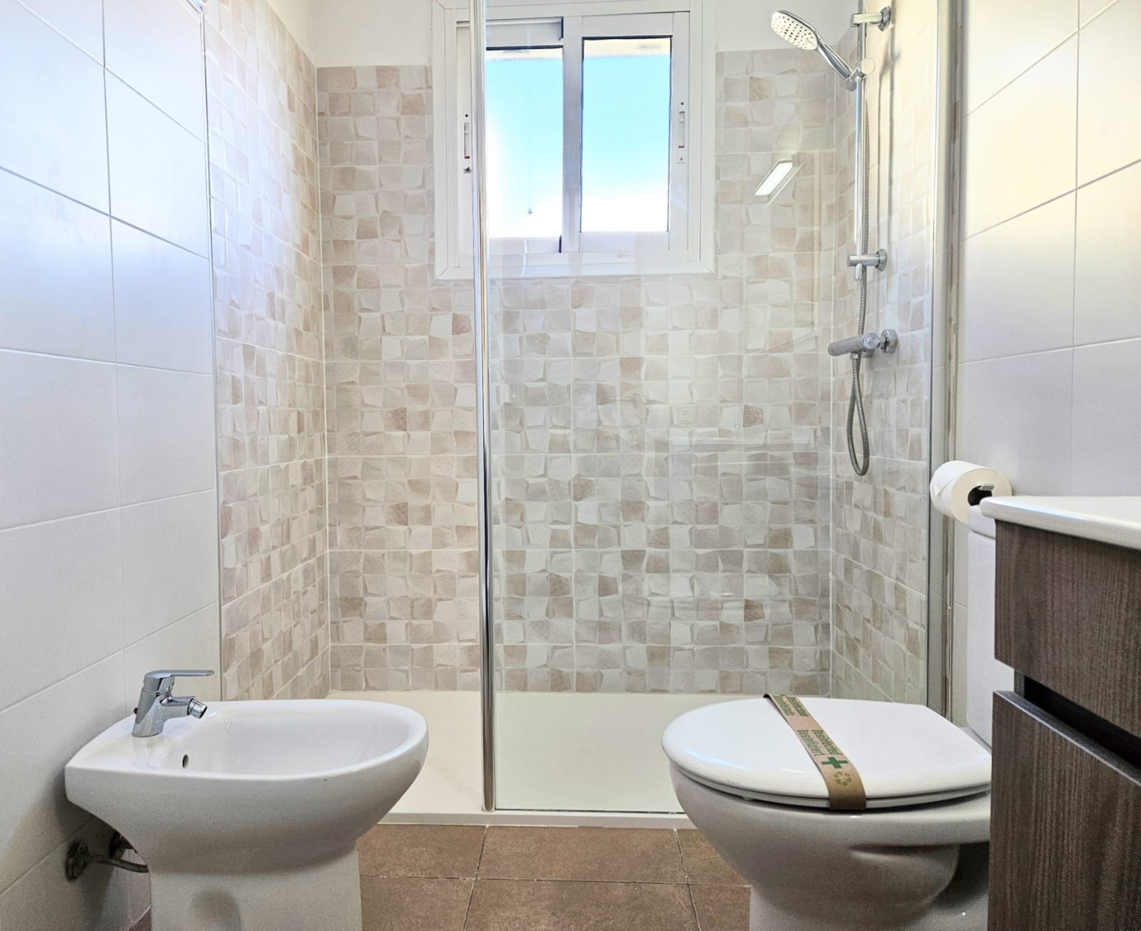 Bathtub amenity image