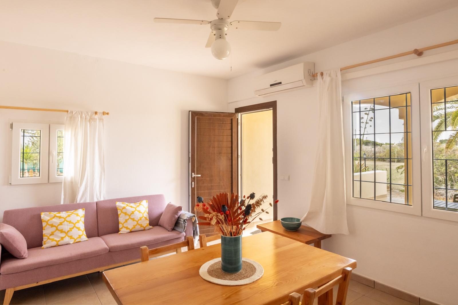 Spacious and modern room with sea view
